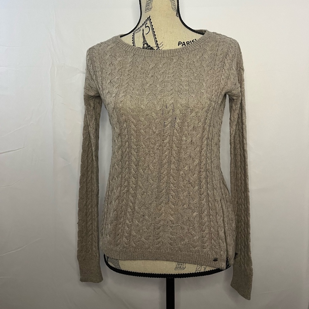 American Eagle Y2K Beige Cable Knit Sweater